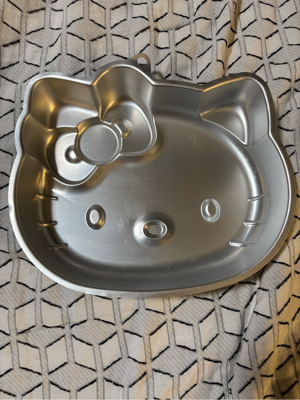 Kid-shaped metal pan